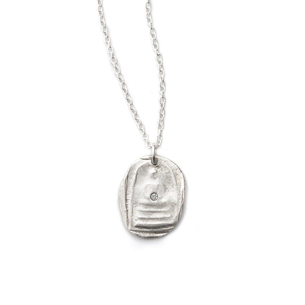 Buddha Charm Halskette in Silber, Buddah Handmade, One Of A Kind, Namaste, Peace, Calm, Ohm, Bhakti, Satsung Buddha Charm Halskette in Silber, Buddah Handmade, One Of A Kind, Namaste, Peace, Calm, Ohm, Bhakti, Satsung von MASDesignsjewelry