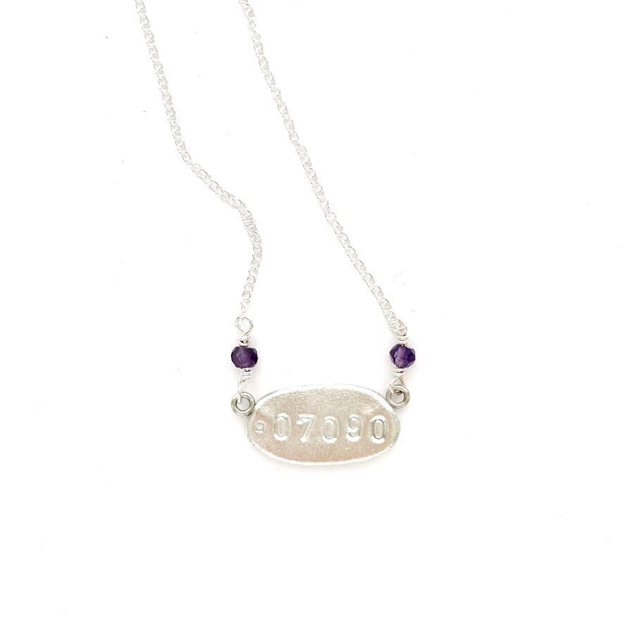 Zip Code Halskette in Silber, Personalisiertes Abitur Geschenk, College Going Away Camp, Bunk Geschenk | Mas Designs Von Maxine Schwartz von MASDesignsjewelry