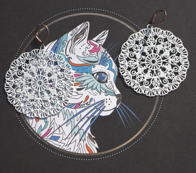 Große Weiße Filigrane Ohrringe von MATTCadeaux