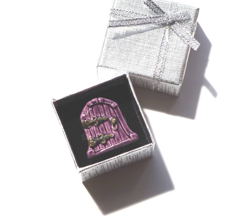 Kleiner Lila Elfenring Aus Keramik in Einer Verstellbaren Silberfassung von MATTCadeaux