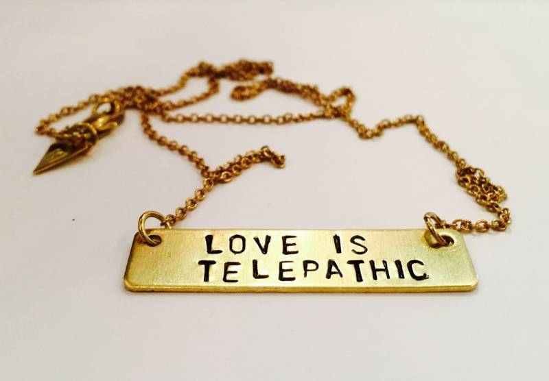 Hand Gestempelt "Liebe Ist Telepathisch' Halskette Hand Gestempelt "Liebe Ist Telepathisch' Halskette von MAgneShop