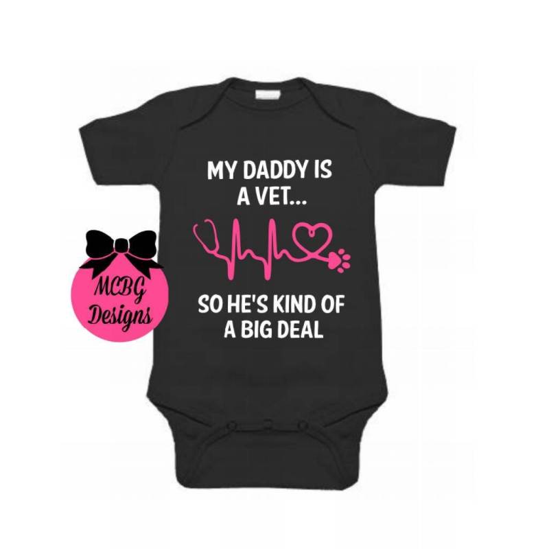 Mein Papa Ist Ein Tierarzt-Shirt, Alle Größen, Tierarzt-Kleinkind-Shirts, Tierarzt-Shirts, Tier-Shirts, Weihnachtsgeschenke, Tierarzt-Geschenke von MCBGDesigns