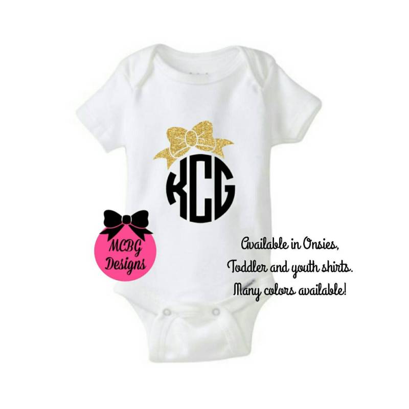 Monogramm Shirtsschleife Baby Body Oder Shirtmonogramm Shirts-Bow Onsiessüße Kleinkind Mädchen Shirtssüße Shirtsmädchen Jugend von MCBGDesigns