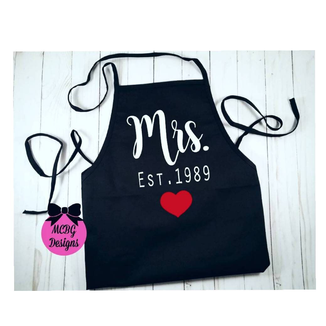 Mrs. Schürzebraut Schürzekoch Schürzejahrestagsgeschenkevalentinstagsgeschenkehochzeitsgeschenkeweihnachtsgeschenkebraut Schürzegeschenke Für Frau von MCBGDesigns
