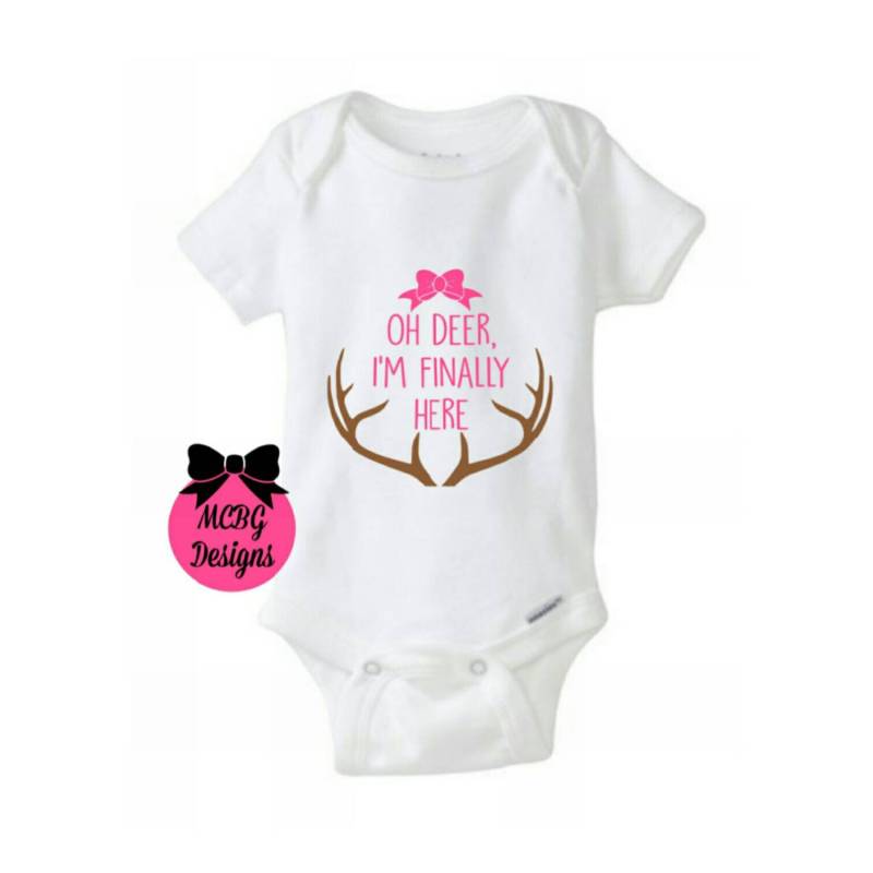 Oh Deer, I'm Finally Here Baby Bodysuit-Jagd Outfit-Jagd Shirt-Reh-Neugeborene Mädchen Outfit-Reh Kleidung-Reh Jagd von MCBGDesigns