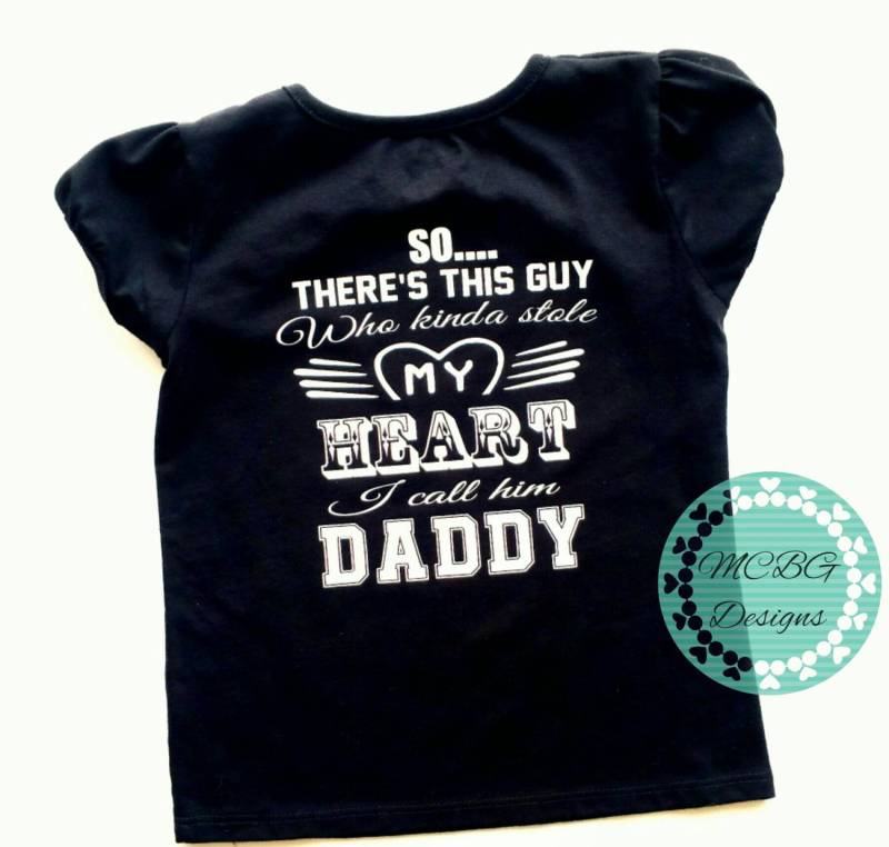 So Theres This Guy He Kinda Stola My Heart Shirt Setweihnachtsgeschenkepapa Und Ichpassende Shirts Geburtstagsgeschenkpapa Tochter Shirt Set von MCBGDesigns