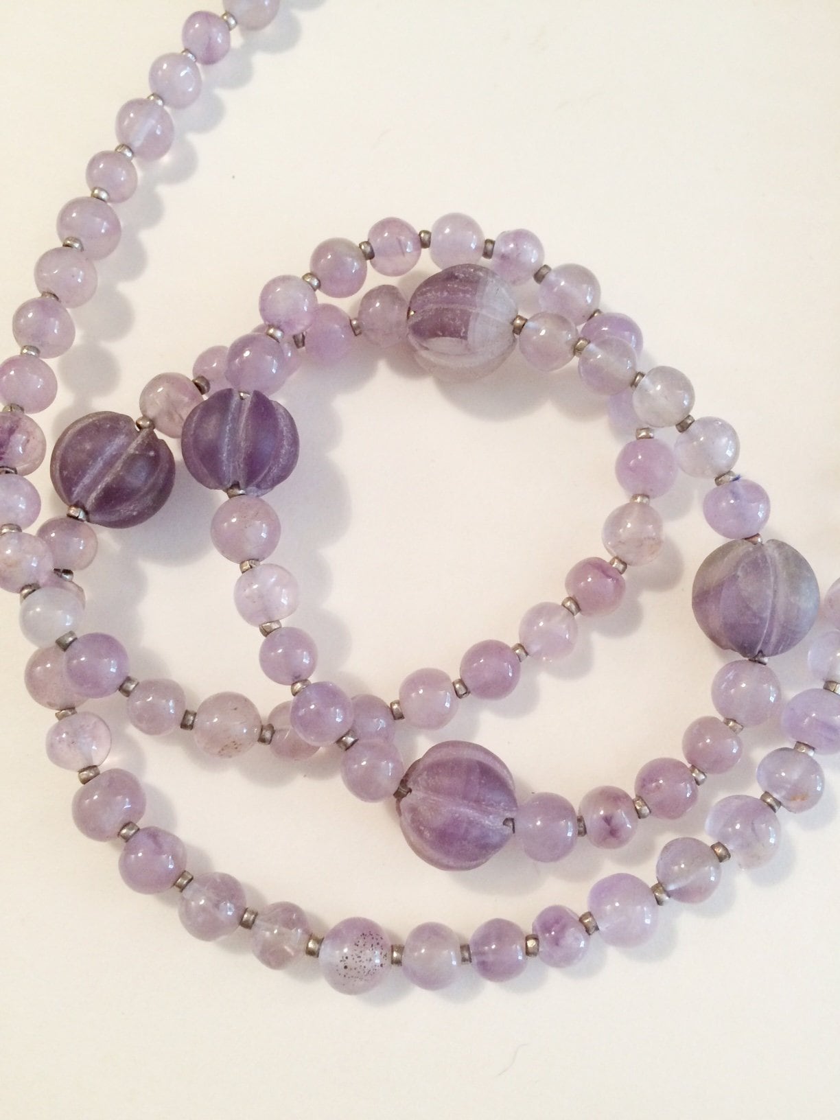 Juwel Amethyst Halskette Aus Perlen in Einem Ehemaligen Mala Und Melone Geschnitzten Handgemachte Tibet Thailand - Mcmirabiliacurios Juwel Amethyst Halskette Aus Perlen in Einem Ehemaligen Mala Und Melone Geschnitzten Handgemachte Tibet Thailand - Mcmirabiliacurios von MCMirabiliaCurios