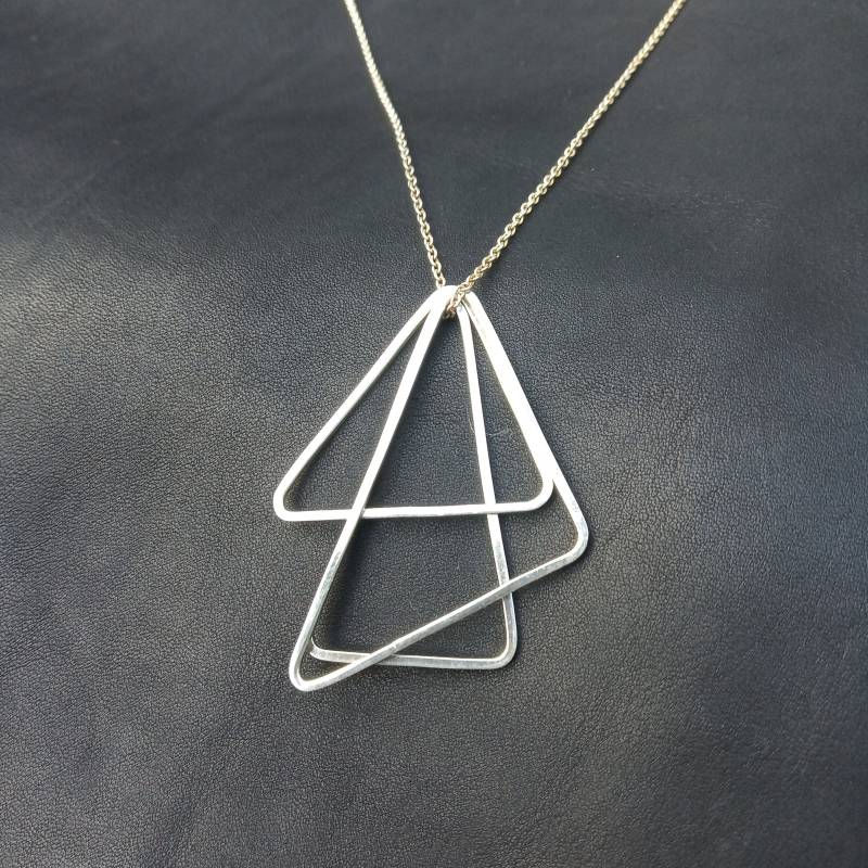 Silber Statement Dreieck Anhänger, Einzigartiges Design Silber Statement Dreieck Anhänger, Einzigartiges Design von MCODEjewellery