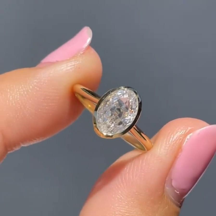 1.00 Ct Farbloser Ovaler Ehering, Lünette Gesetzt, Verlobungsring Für Frauen, 10K/14K Solides Gold Solitaire Moissanit Ring, Versprechen Ring von MDJEWEL