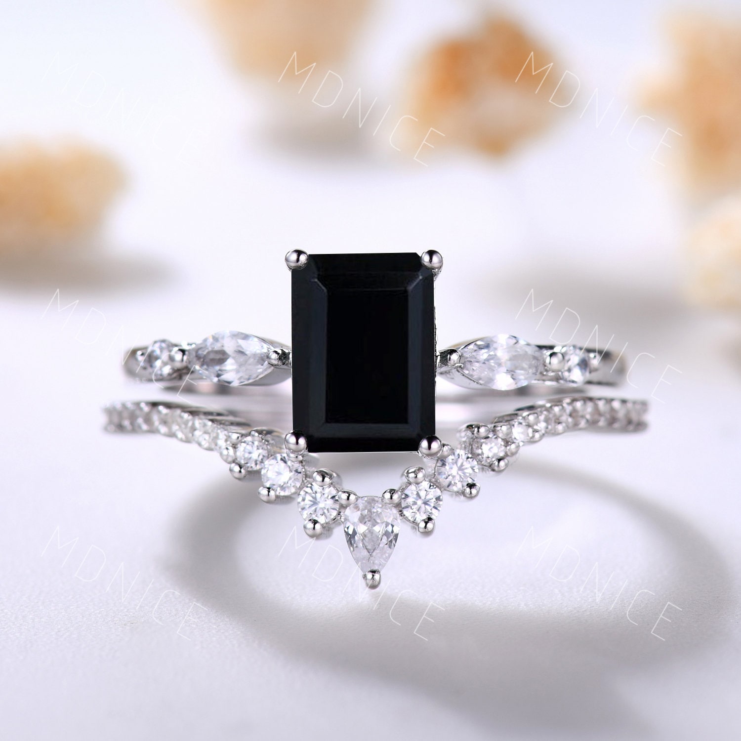 2 Stücke Smaragd Geschnitten Schwarze Onyx Verlobungsring Set Vintage Weißgold Art-Deco Moissanite Gebogenes Band Ring Geschenk von MDNICE