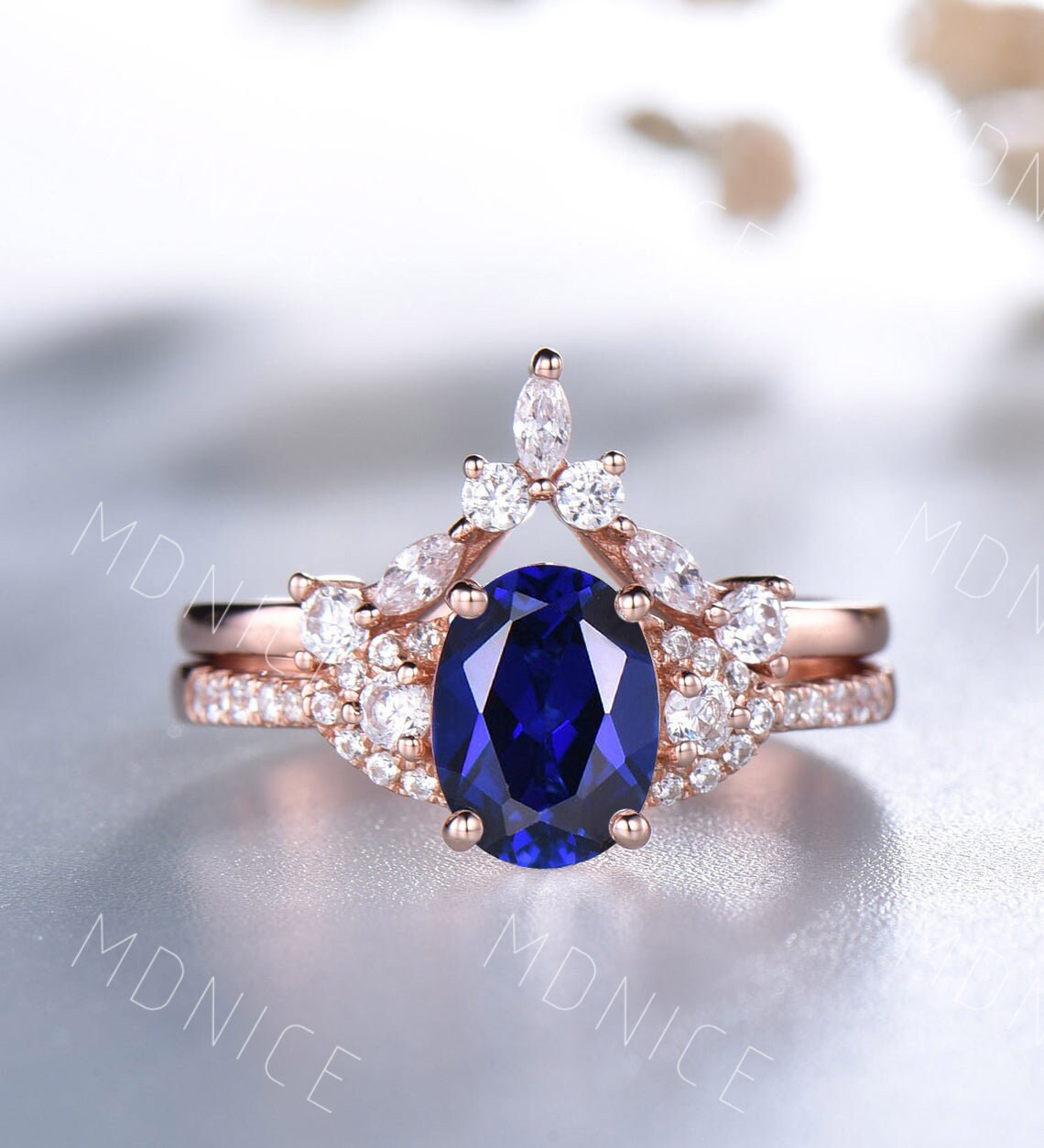 Saphir-Verlobungsring-Set, Oval Blau Saphir Verlobungsring, Einzigartige Marquise Cluster Ring, Stapeln Band, September Birthstone von MDNICE