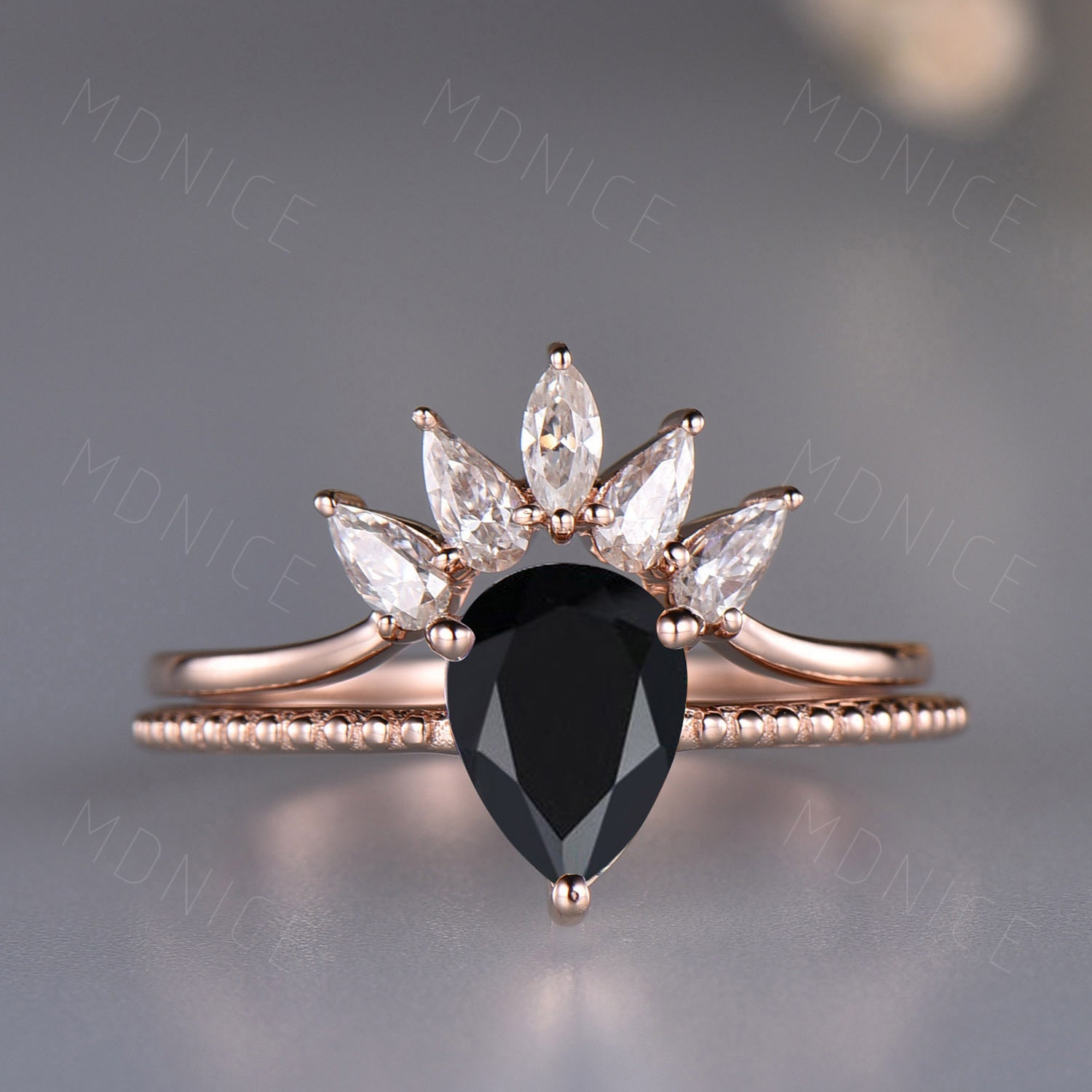 Schwarzer Onyx Verlobungsring Set Rosegold Pear Cut Ehering Vintage Birnenförmiger Moissanit Ring Schwarz Edelstein Unikat Braut von MDNICE