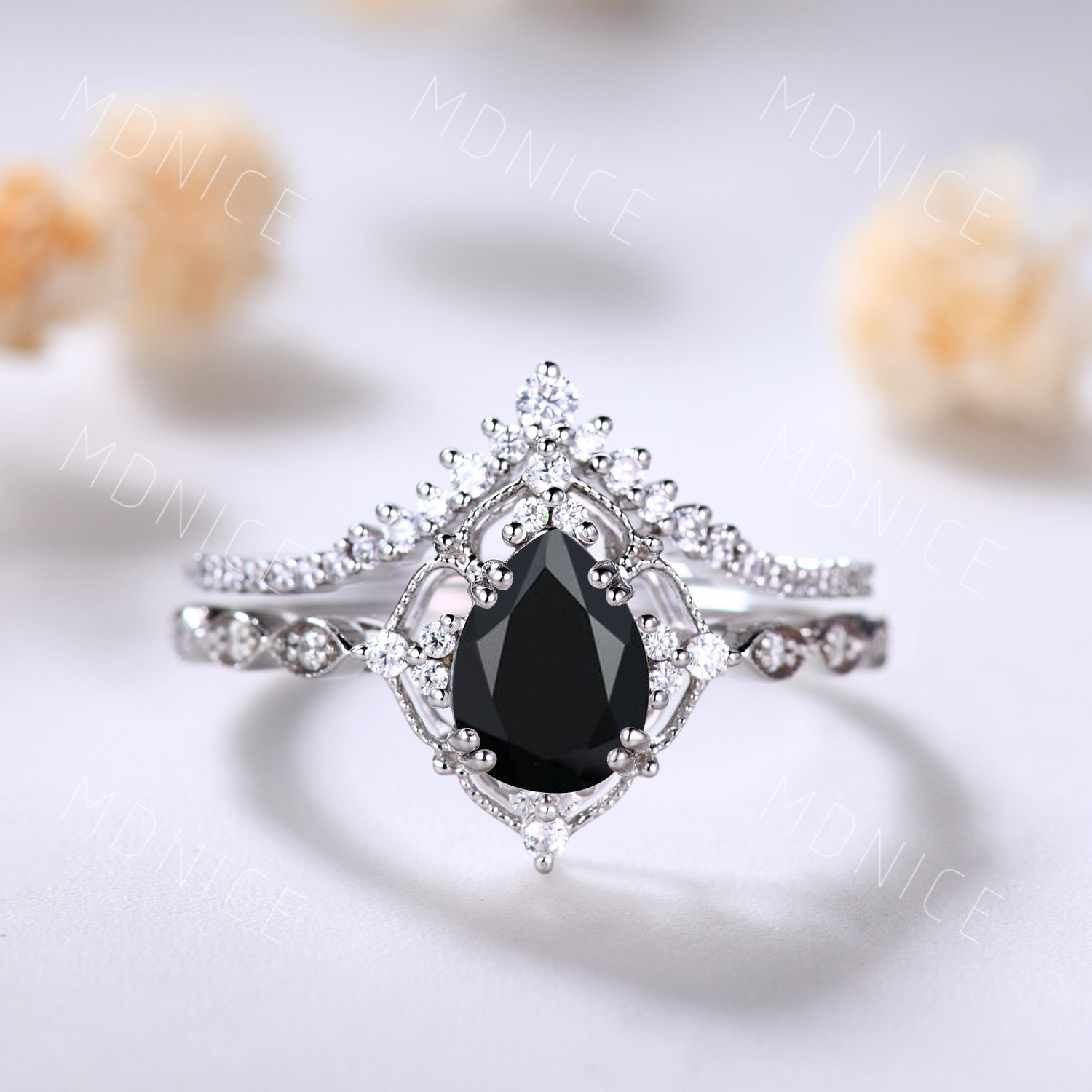 Vintage Schwarzer Onyx Ehering Set Weiß Gold Pear Shaped Verlobungsring Unikat Geschwungener Moissanit Stapelbarer Jahrestag Ring Braut von MDNICE