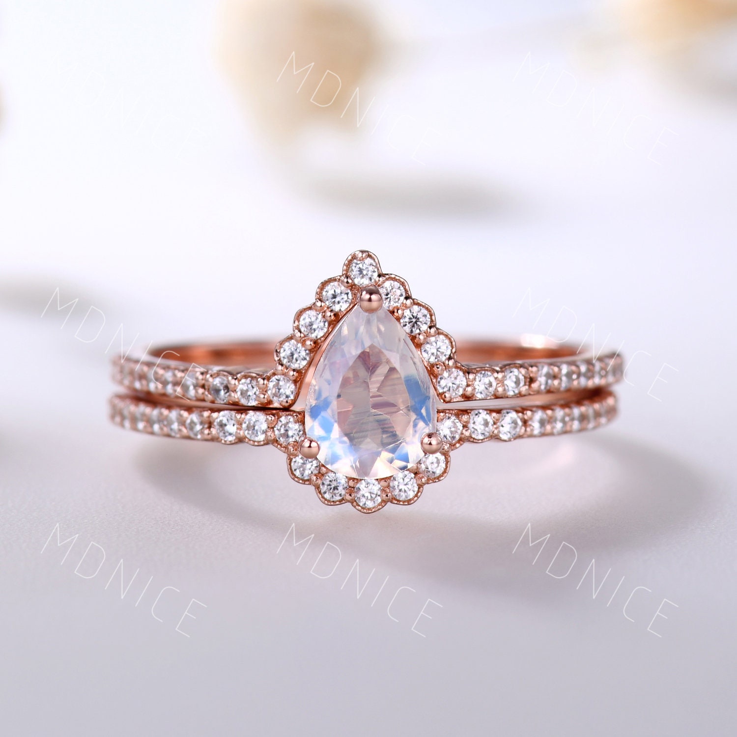 Zierliche Pear Shaped Mondstein Ring Set Unikat Roségold Braut Rosegold Art Deco Ehering Stapelring Geschenk von MDNICE