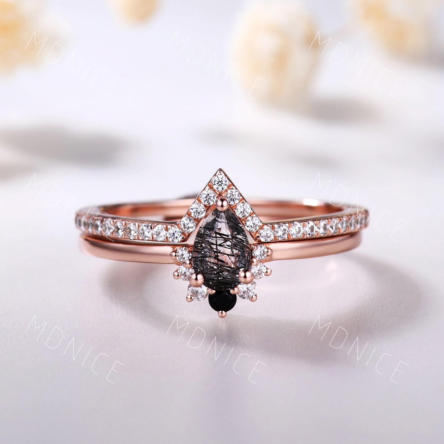 Zierliche Schwarze Rutilquarz Verlobungsring Rosegold Art Deco Ehering Gewölbt Halb Ewigkeit Stapelband Unikat Set von MDNICE