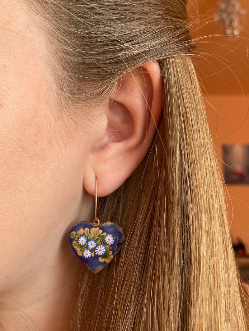 Blaue Herz Ohrringe - Gänsige Emaille Daisy Floral Schmuck von MDesignbyLenka