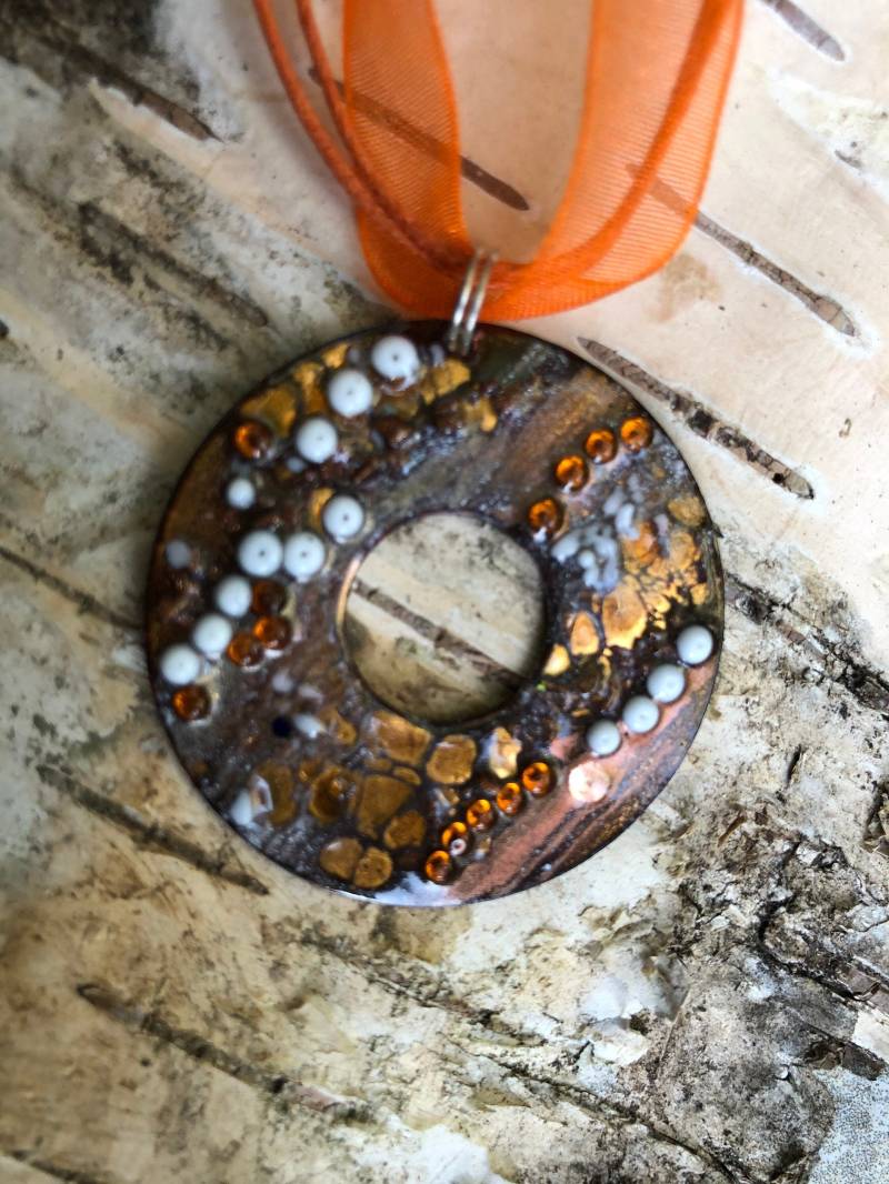 Emaille Anhänger - Donut Form Bronze Boho Halskette Schmuck Glas von MDesignbyLenka
