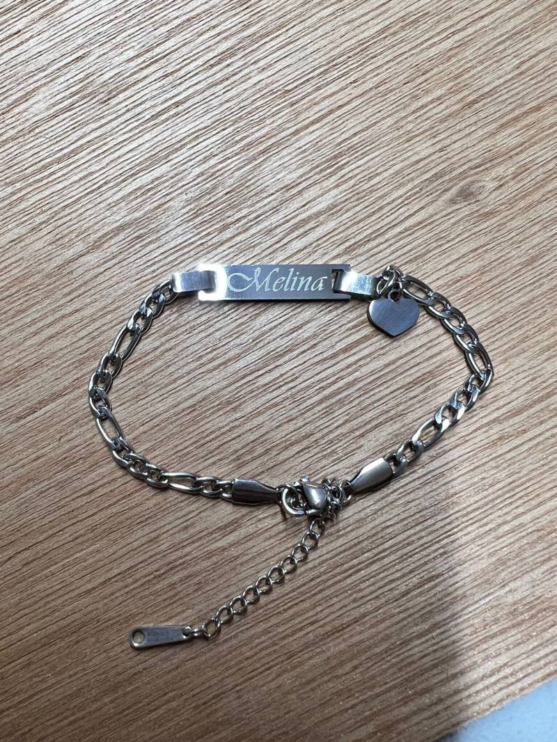 Baby Kinder Armband Aus Edelstahl Mit Wunsch Namen Graviert Armkettchen Armkette von MEDEKO