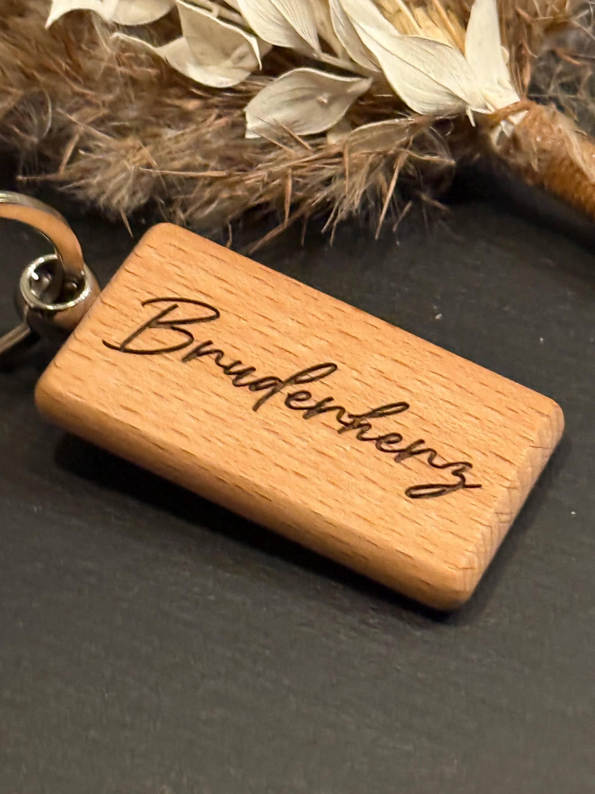 Holz Schlüssel Anhänger Bruderherz Geschenk Schlüsselanhänger Bruder Geschwister Holz Schlüssel Anhänger Bruderherz Geschenk Schlüsselanhänger Bruder Geschwister von MEDEKO