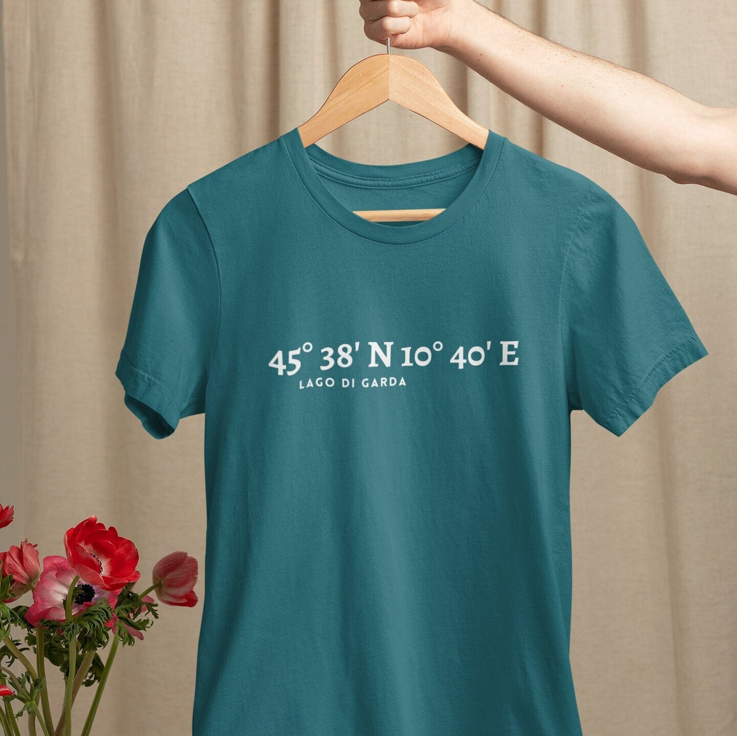 Gardasee T-Shirt Mit Koordinaten - Organic Shirt von MEERcoordinates