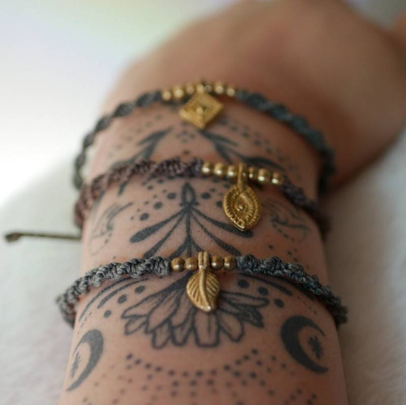 Makramee Armband | Twist Mit Messinganhänger Makramee Armband | Twist Mit Messinganhänger von MEERideenDESIGN