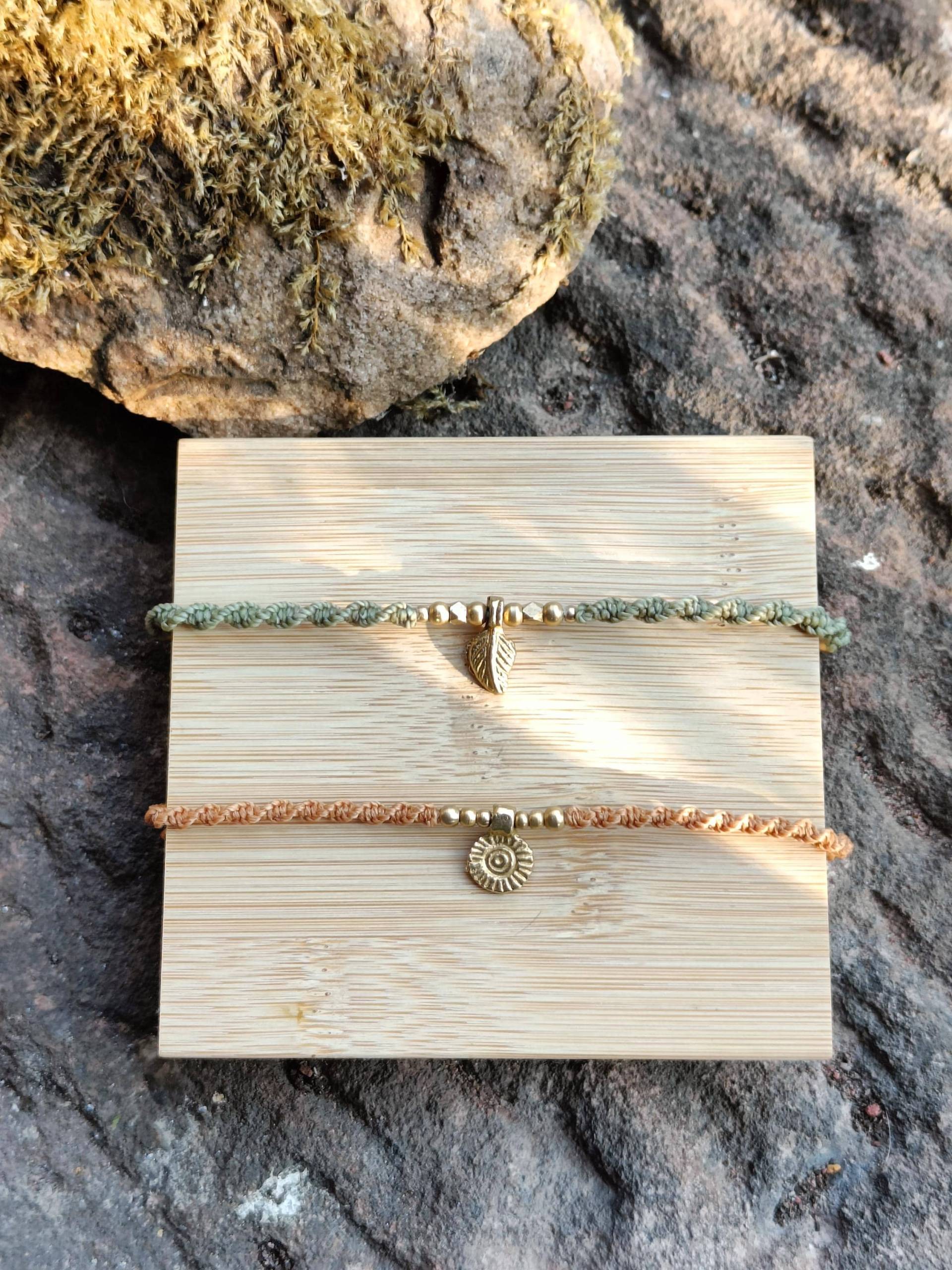 Makramee Armband | Twist Mit Messinganhänger Makramee Armband | Twist Mit Messinganhänger von MEERideenDESIGN