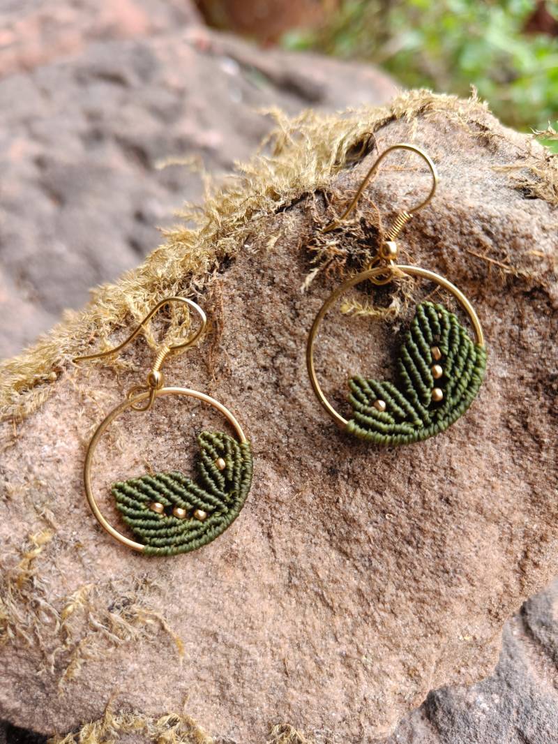 Makramee Blätter Ohrringe Mit Goldring Makramee Blätter Ohrringe Mit Goldring von MEERideenDESIGN