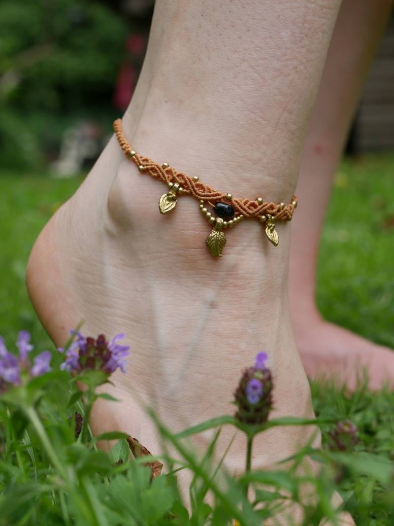 Makramee Fusskettchen Onyx von MEERideenDESIGN