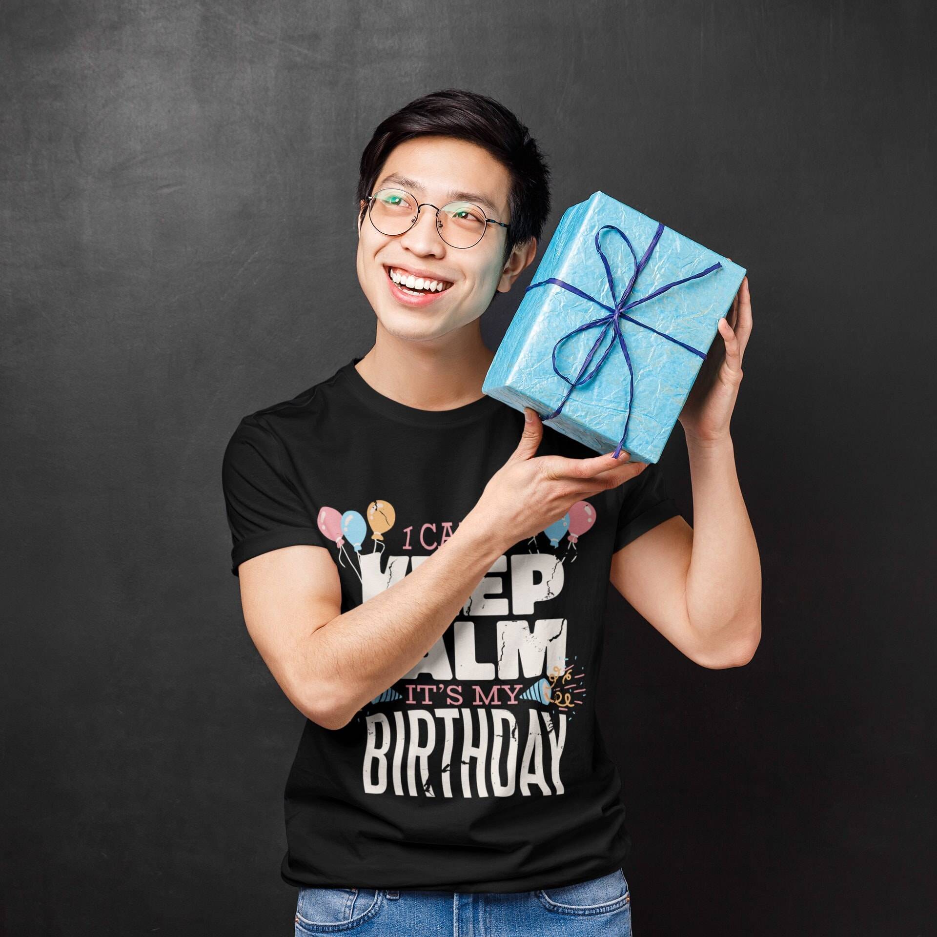 Lustiges Geschenk Tshirt Geburtstag Mann, Geburtstagsshirt Mit Witzigem Spruch, Geschenkidee Für Die Geburtstagsparty Mann Und Frau Lustiges Geschenk Tshirt Geburtstag Mann, Geburtstagsshirt Mit Witzigem Spruch, Geschenkidee Für Die Geburtstagsparty Mann Und Frau von MEGeschenkewelt