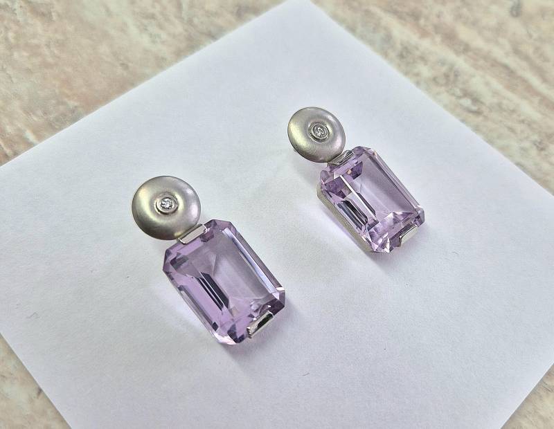 Flieder Amethyst Und Brillant in 960 Platin Wechselohrschmuck Emerald Cut Goldschmiedearbeit von MEISTERGOLDSCHMIEDE