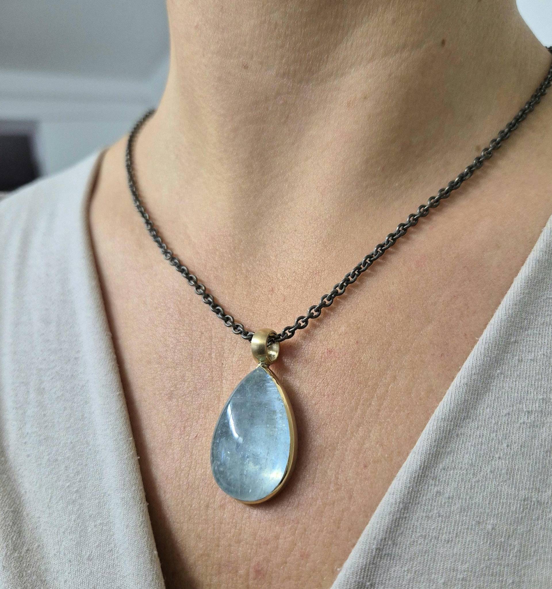 Großer Aquamarin Anhänger Tropfen in 750 Gelbgold Und 925 Silber Cabochon Großer Aquamarin Anhänger Tropfen in 750 Gelbgold Und 925 Silber Cabochon von MEISTERGOLDSCHMIEDE