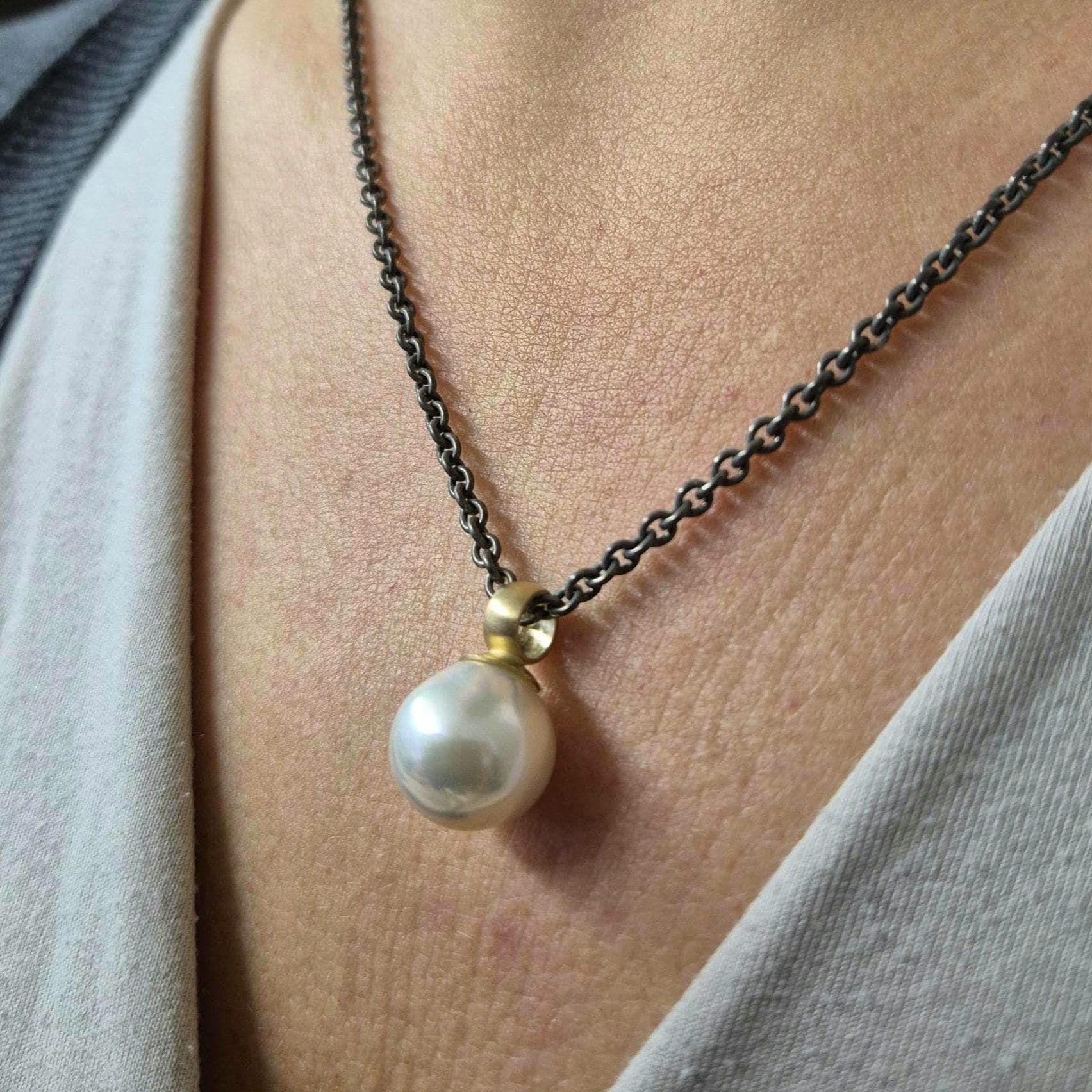 Großer Süßwasserperle Anhänger in 750 Gelbgold Weiß Creme Rund Barock von MEISTERGOLDSCHMIEDE