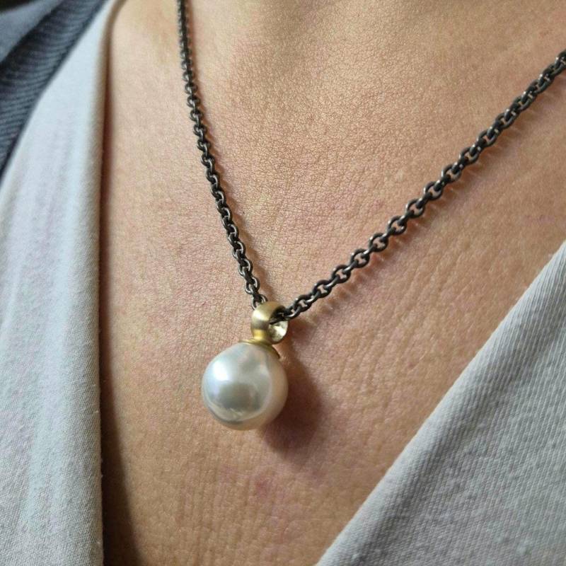 Großer Süßwasserperle Anhänger in 750 Gelbgold Weiß Creme Rund Barock von MEISTERGOLDSCHMIEDE