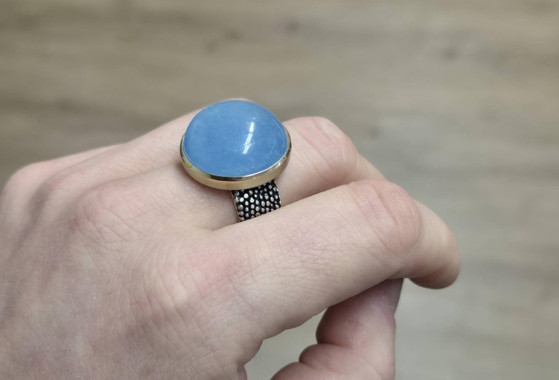 Milky Aquamarin Ring in 925 Silber Geschwärzt Und 585 Sattgold Goldschmiedearbeit Blau Rund von MEISTERGOLDSCHMIEDE