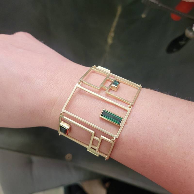 Turmalin Armband in 750 Gelbgold Gefertigt, Verdelithe Unterschiedlichen Grüntönen Und Größen Goldschmiedearbeit von MEISTERGOLDSCHMIEDE