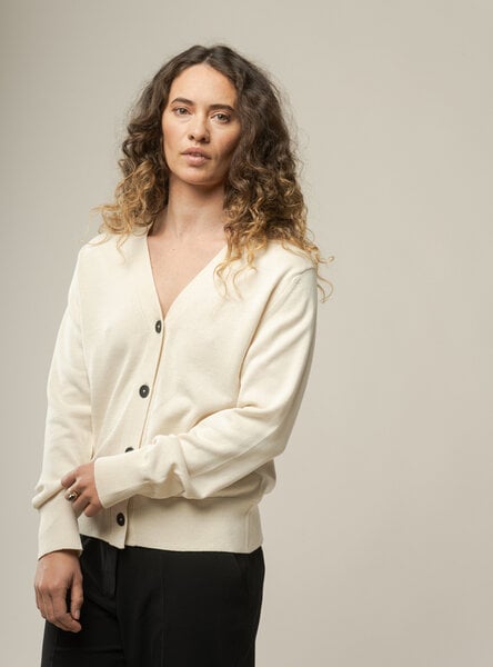 Basic V-Neck Feinstrick Cardigan SURINA | von MELA | Fairtrade & GOTS zertifiziert von MELA