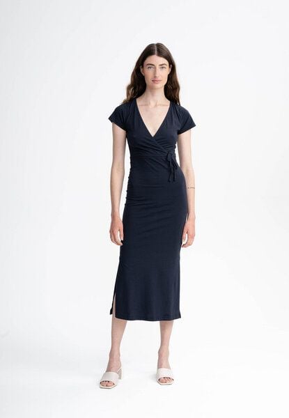 V-Neck Kleid lang SHREOSHI | von MELA | Fairtrade & GOTS zertifiziert V-Neck Kleid lang SHREOSHI | von MELA | Fairtrade & GOTS zertifiziert von MELA