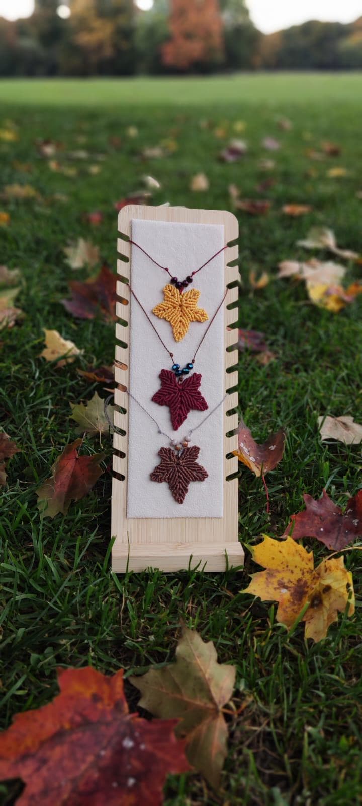 Herbstkette Handgemacht, Ahorn Blatt Makramee Kette von MELOMAstudio