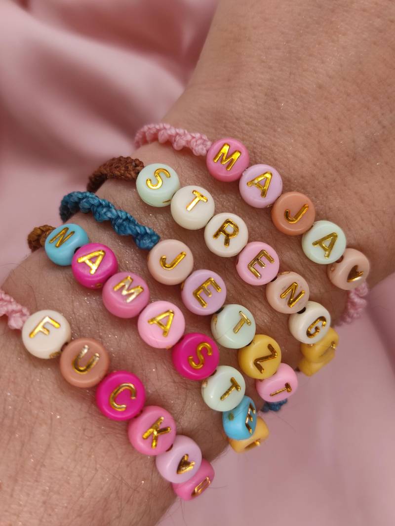 Makramee Armband Mit Namen - Personalized Macrame Bracelet Makramee Armband Mit Namen - Personalized Macrame Bracelet von MELOMAstudio