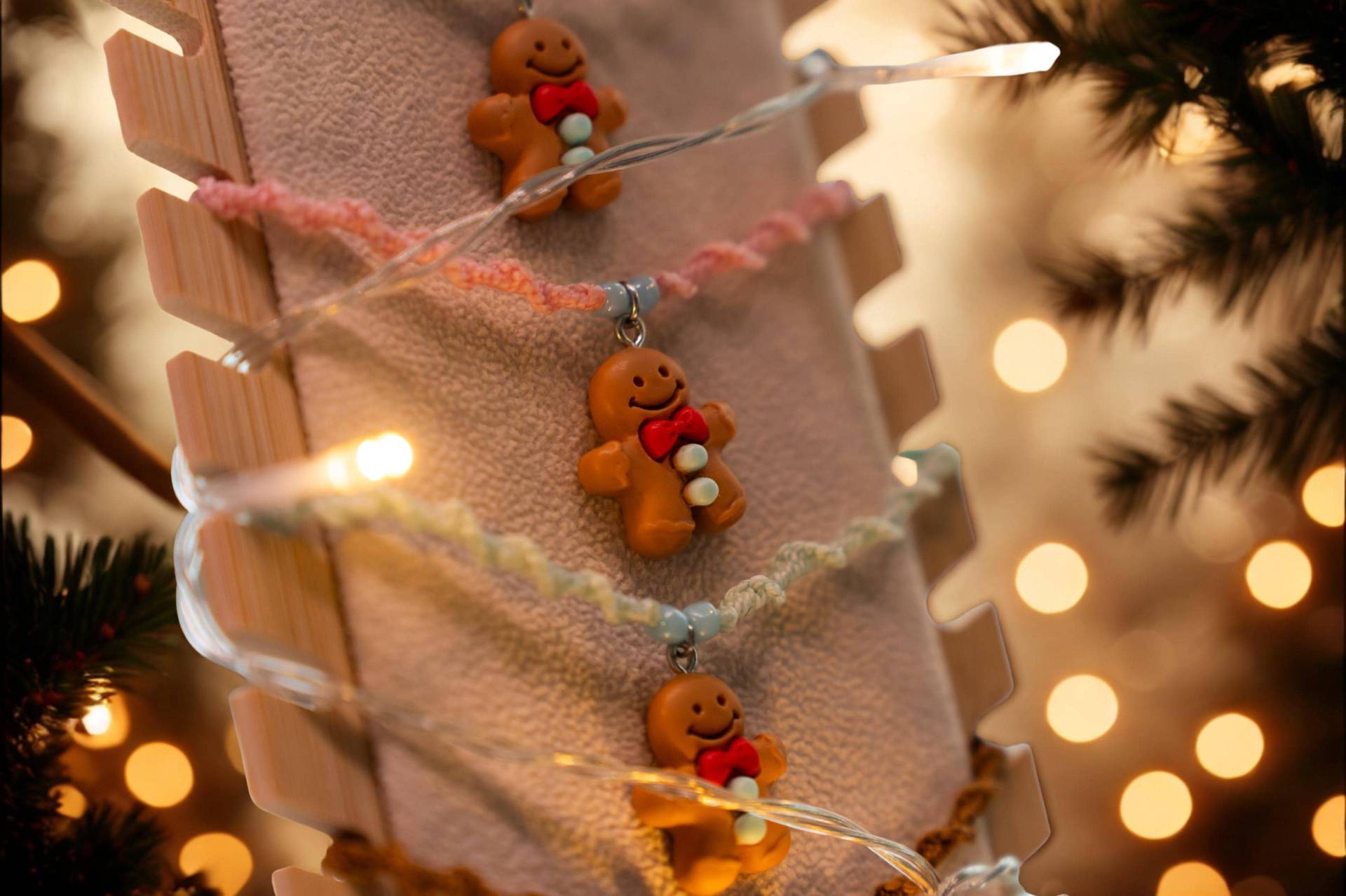 Makramee Kette Mit Lebkuchenmann Anhänger | Handgemacht Für Kinder & Erwachsene in 6 Farben Weihnachts-Schmuck Geschenkidee von MELOMAstudio