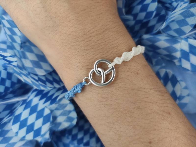 Oktoberfest Makramee Armband Mit Brezel, Handmade Oktoberfest Makramee Armband Mit Brezel, Handmade von MELOMAstudio