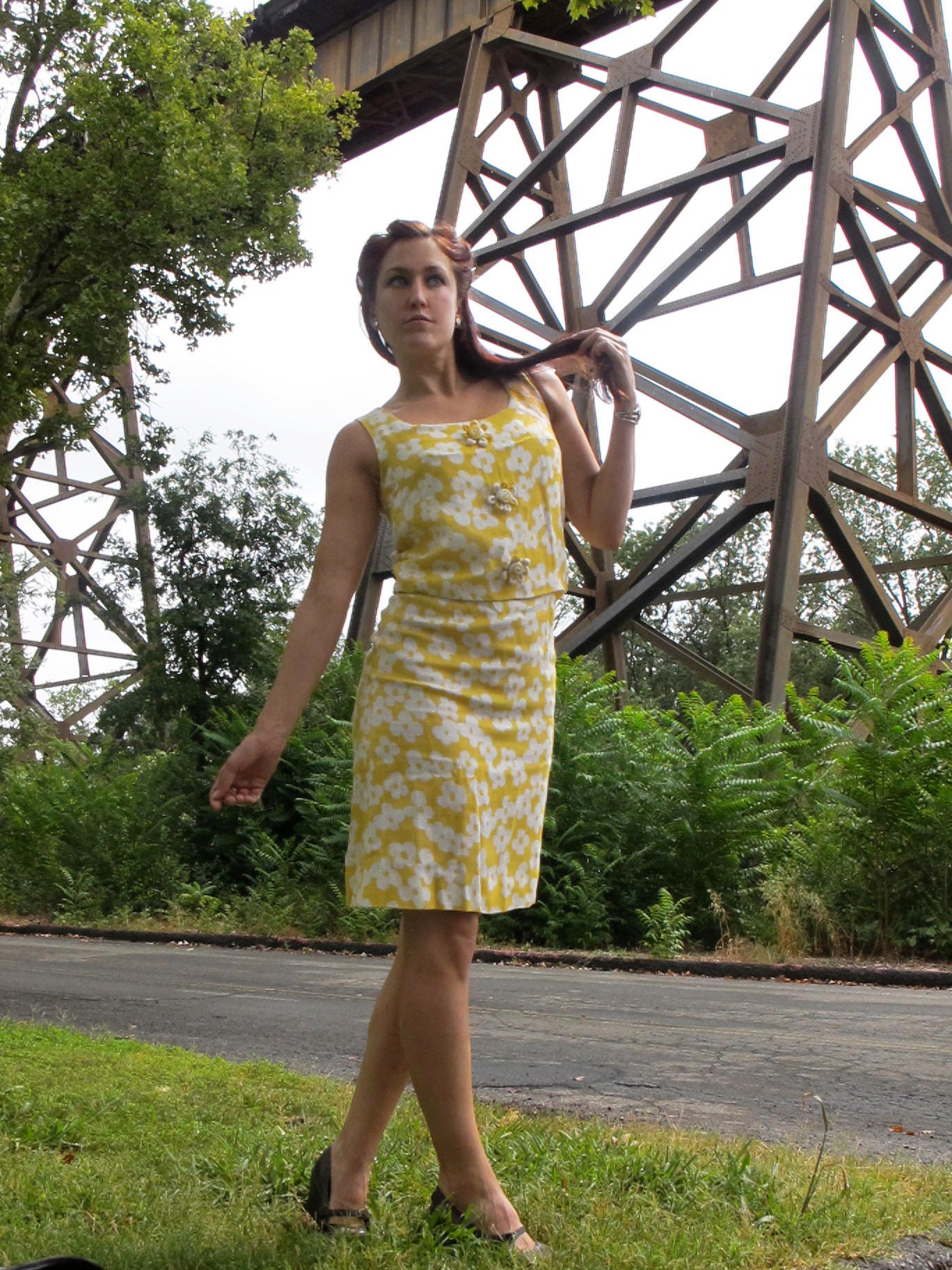 1950S Daisy Mod Dress Midi Pencil Floral Print Groovy Vintage // Size S/M 1950S Daisy Mod Dress Midi Pencil Floral Print Groovy Vintage // Size S/M von MEMORAREvintage