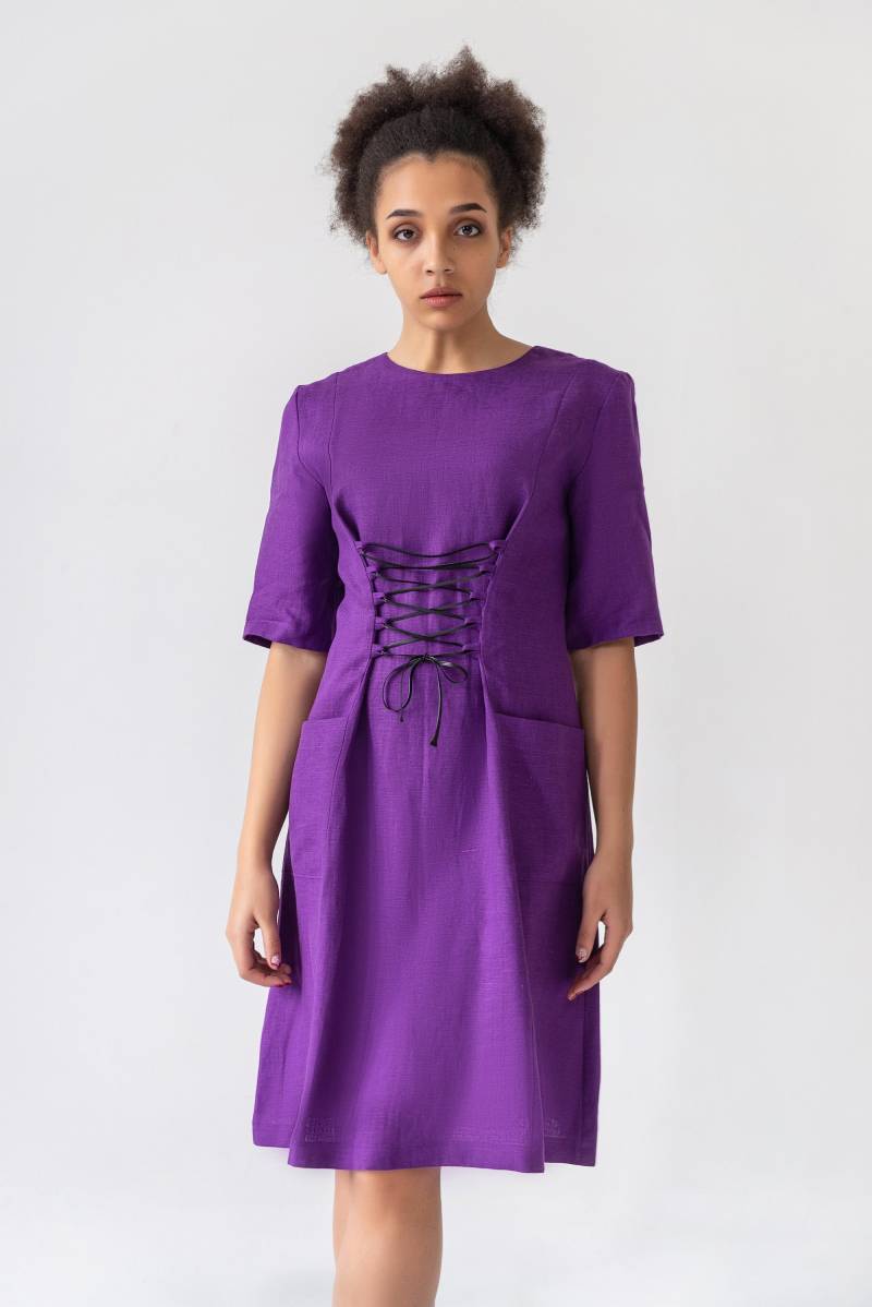 Designer Leinenkleid, Casual Schnürkleider Für Frauen, Lila Midi Etuikleid Mit Taschen, Bescheidene Kleid Frau, Leinenkleidung Merces von MERCESStore