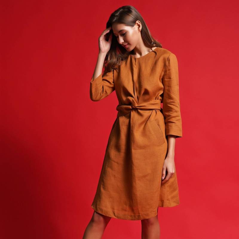Gelbes Leinenkleid Für Den Herbst, Orangefarbenes Avantgarde-Kleid Mit Ärmeln, Senfgelbes Kleid Frauen, Modernes Leinenkleid, Frauenkleidung Merces von MERCESStore