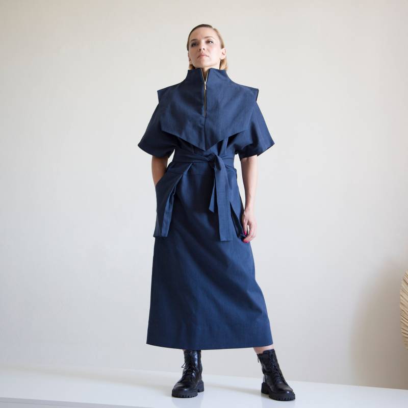 Maxi-Denim-Kleid Frauen Avantgarde Kleider Für Stehkragen Kleid Mit Taschen, Denim Kimono Moderne Denim-Kleider Merces von MERCESStore