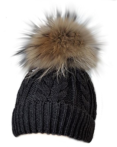 MERRYLAND Mütze XXL Echtfellbommel Pudelmütze Bommelmütze ECHTFELL Hat Real Fur Handmade Fellbommel Echt Fell Bommel Strickmütze Pelzbommel Waschbär Raccoon Pelz von MERRYLAND