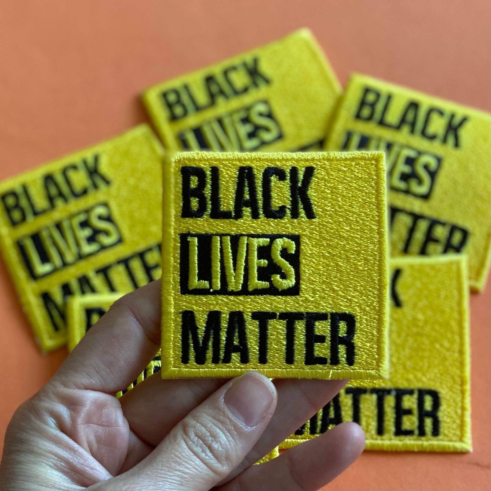 Black Lives Matter Bestickter Aufnäher von MERVENDALPS