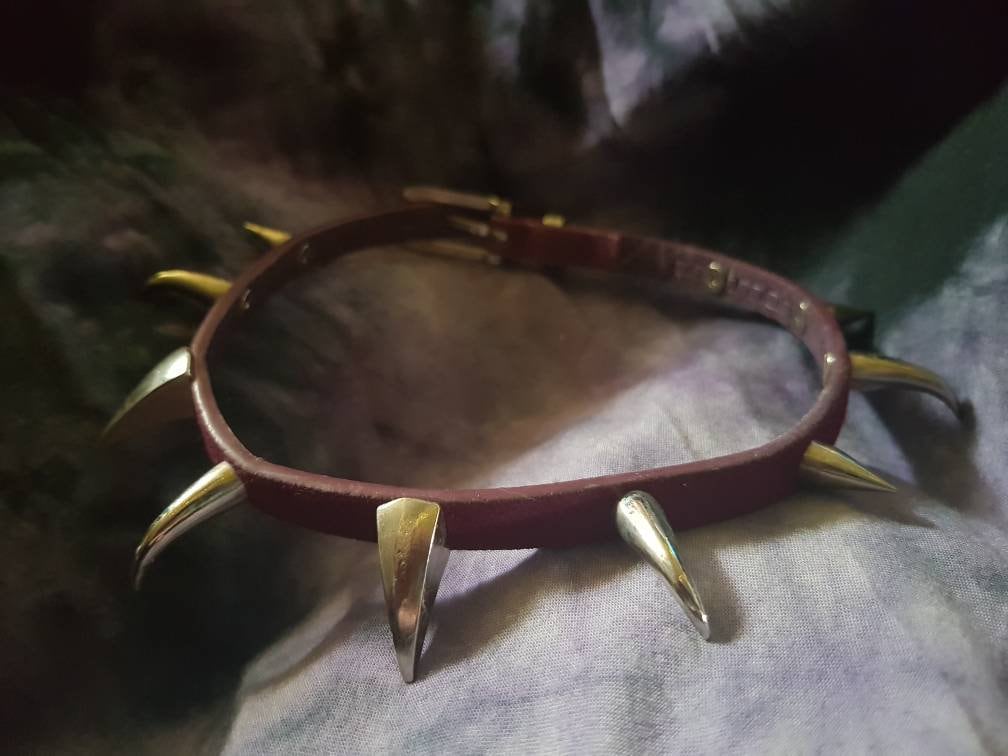 Bruised Violet Bruised Violet von MESSYCOLLARS