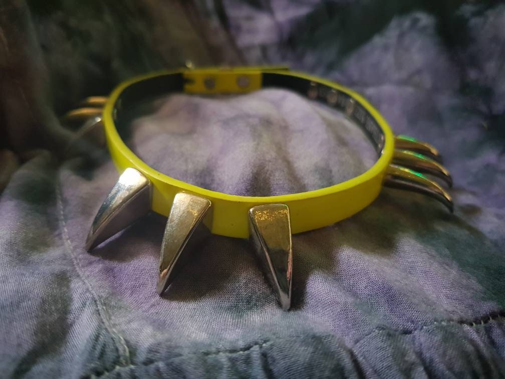 Gefahr Gefahr von MESSYCOLLARS