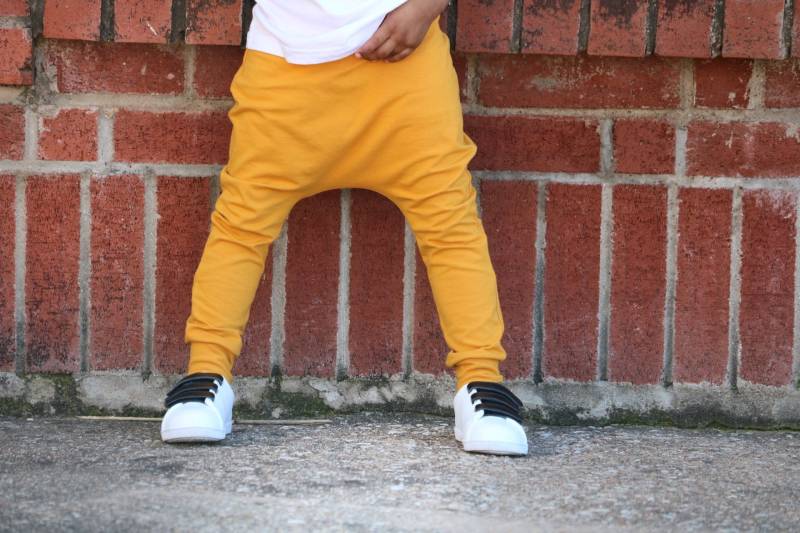 Baby Junge Mädchen Senf Gelb Haremshose Etsy Kindermode, Gelbe Kinderhose, Baumwollhose, Coole Kinderkleidung von MEandREEKIE